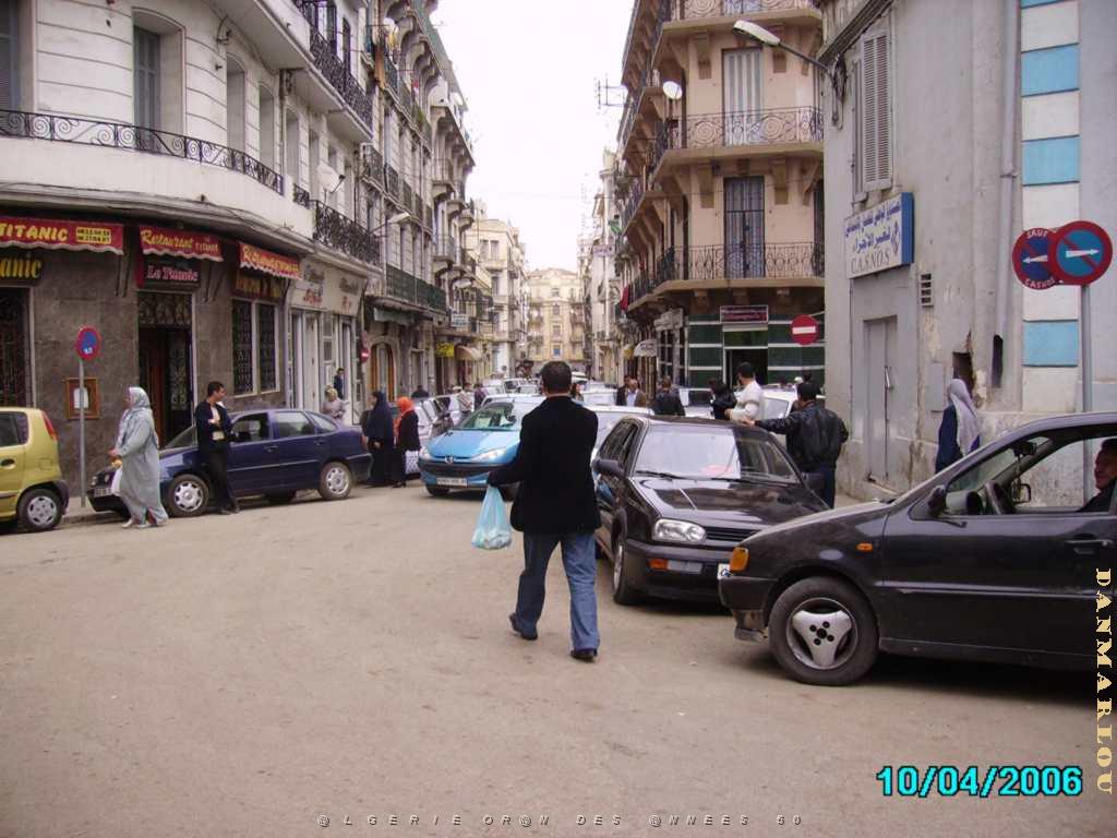 ORAN RUE ELYSEE RECLUS EX ETS MUNOZ PIECES AUTOS MAGASINS BLANC ET VERT.JPG